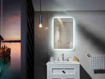 Fornecedor de atacado de fábrica escurecimento decoração de casa móveis de salão de beleza montado na parede led maquiagem inteligente espelho de banheiro de hotel com desembaçador e relógio digital