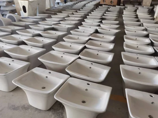 Pia de banheiro com design moderno e pendurada na parede para louças sanitárias